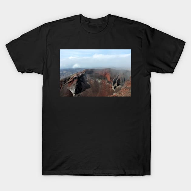 Nouvelle Zélande - volcan Tongariro T-Shirt by franck380